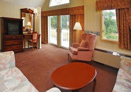 Econo Lodge Inn & Suites جروتون المظهر الخارجي الصورة